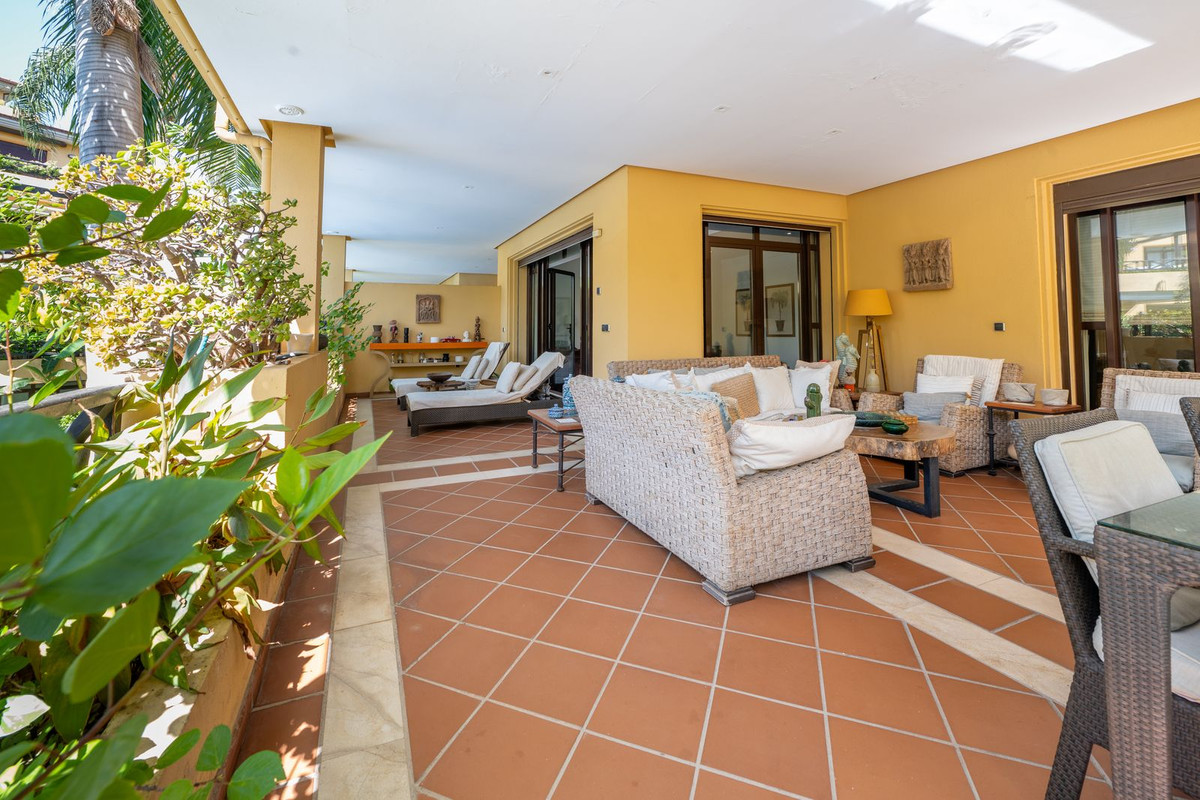 2 bedroom Apartments for sale in Puerto Banús – R5201335 2 bedroom Apartments for sale in Puerto Banús – R5201335