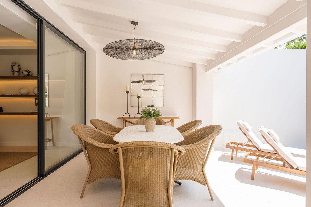 Adosados de 4 dormitorios en venta en Nueva Andalucía – R5075620 Adosados de 4 dormitorios en venta en Nueva Andalucía – R5075620