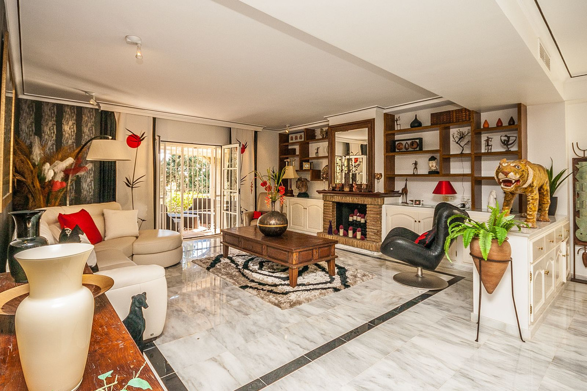 Villas de 5 dormitorios en venta en Calahonda – R5343208 Villas de 5 dormitorios en venta en Calahonda – R5343208
