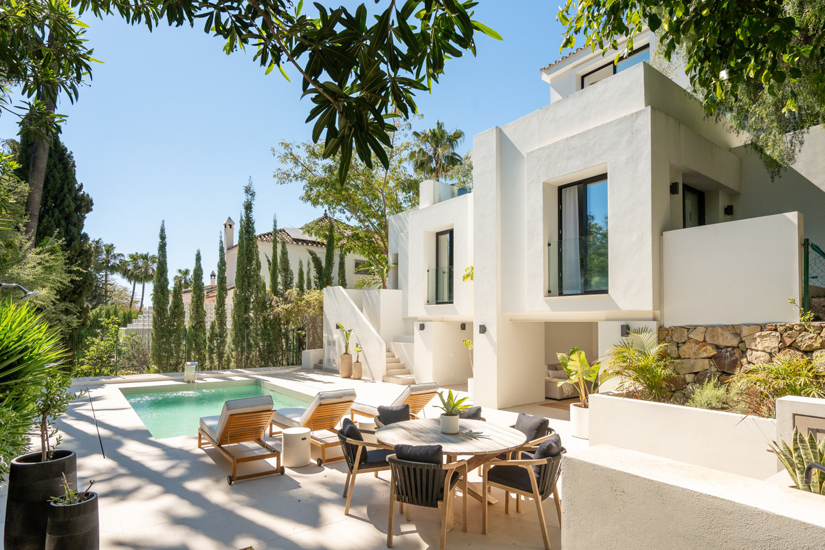 5 bedroom Villas for sale in Nueva Andalucía – R5032501 5 bedroom Villas for sale in Nueva Andalucía – R5032501