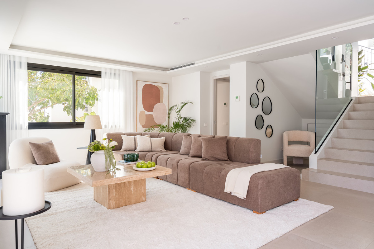 5 bedroom Villas for sale in Nueva Andalucía – R5032501 5 bedroom Villas for sale in Nueva Andalucía – R5032501