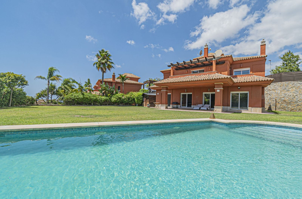 5 bedroom Villas for sale in Marbella – R5075440 5 bedroom Villas for sale in Marbella – R5075440