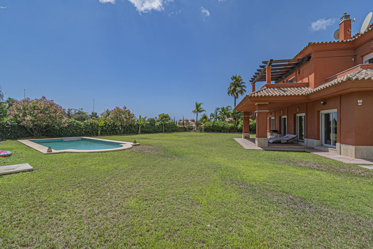 5 bedroom Villas for sale in Marbella – R5075440 5 bedroom Villas for sale in Marbella – R5075440