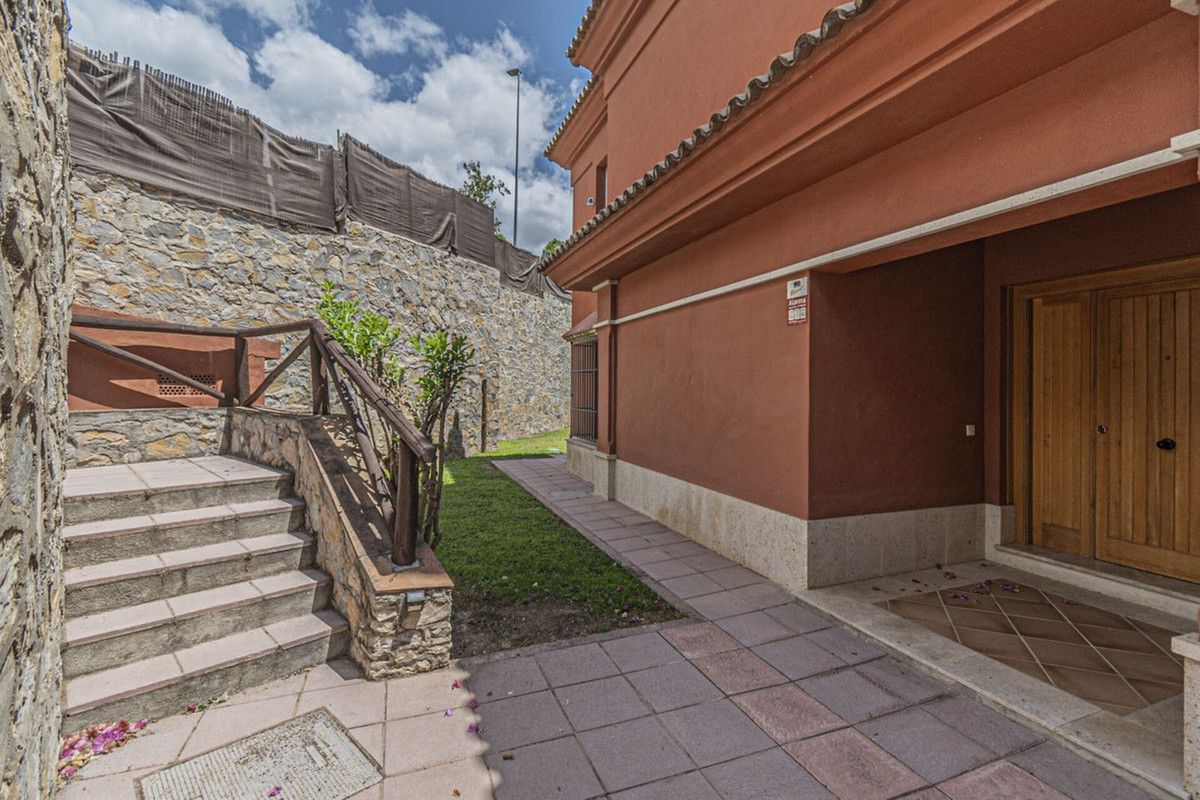 5 bedroom Villas for sale in Marbella – R5075440 5 bedroom Villas for sale in Marbella – R5075440