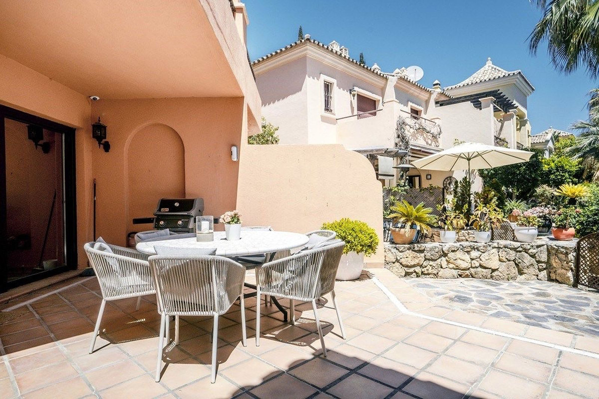 Pareados de 4 dormitorios en venta en Milla de Oro – R5162563 Pareados de 4 dormitorios en venta en Milla de Oro – R5162563