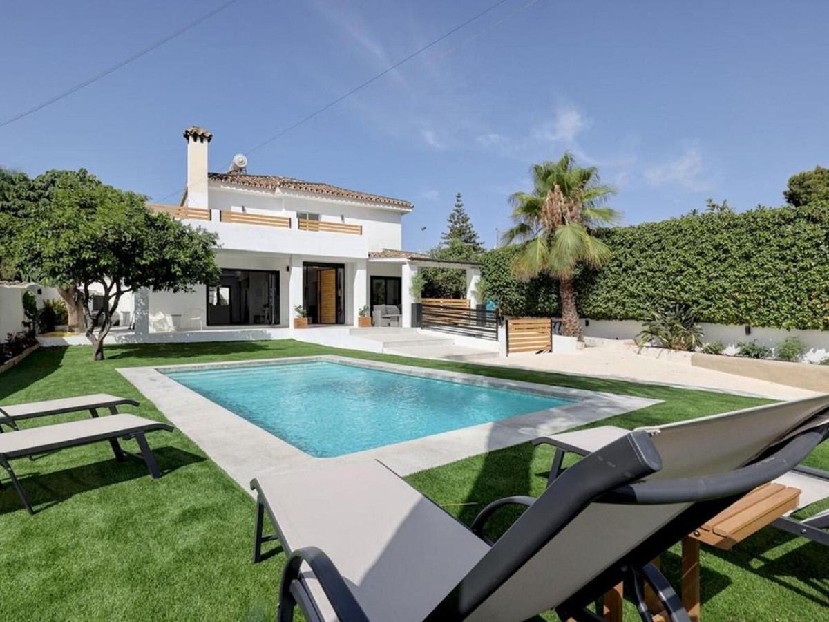 6 bedroom Villas for sale in Marbella – R5444929 6 bedroom Villas for sale in Marbella – R5444929