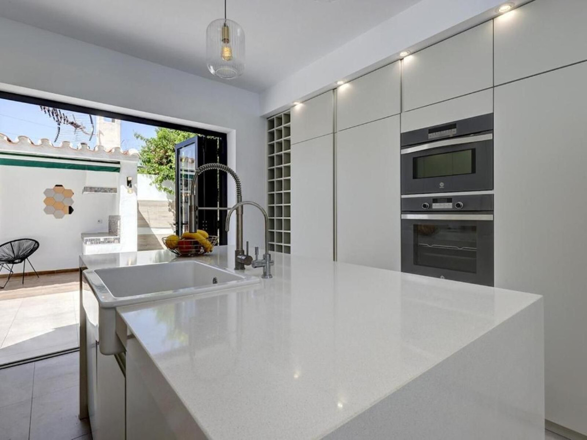 6 bedroom Villas for sale in Marbella – R5444929 6 bedroom Villas for sale in Marbella – R5444929