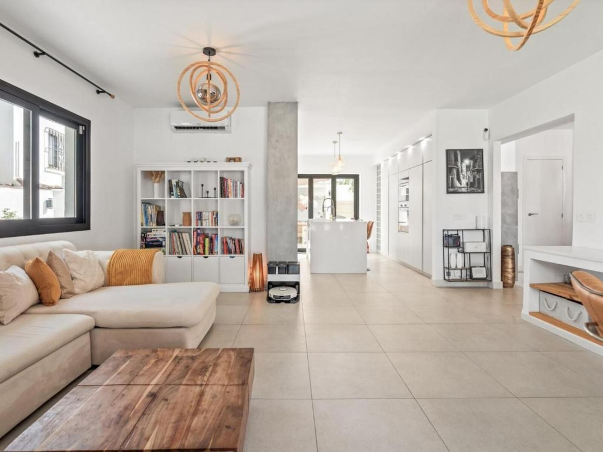6 bedroom Villas for sale in Marbella – R5444929 6 bedroom Villas for sale in Marbella – R5444929