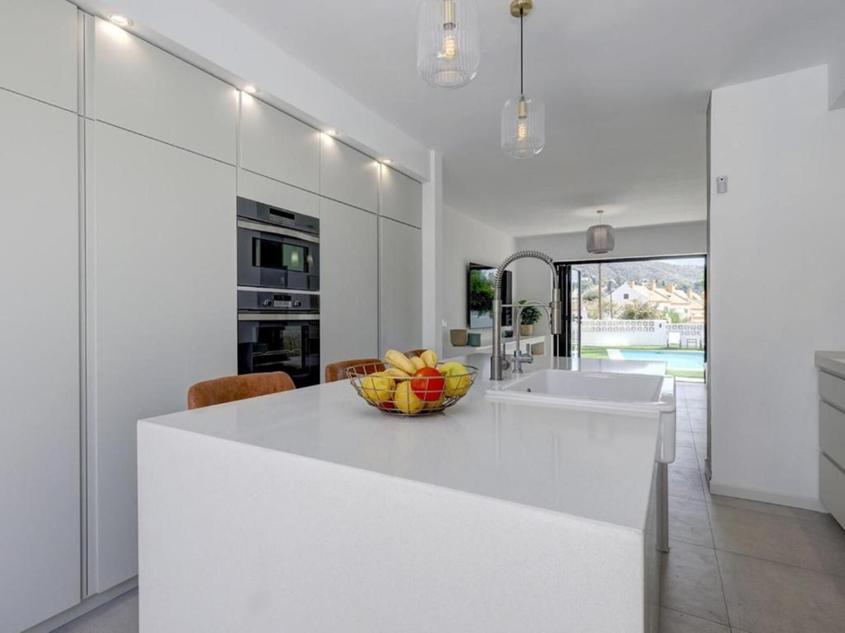 6 bedroom Villas for sale in Marbella – R5444929 6 bedroom Villas for sale in Marbella – R5444929