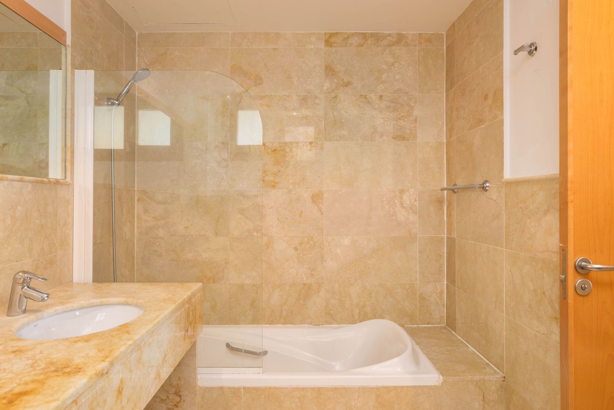 Apartamentos de 3 dormitorios en venta en Altos de los Monteros – R5448931 Apartamentos de 3 dormitorios en venta en Altos de los Monteros – R5448931