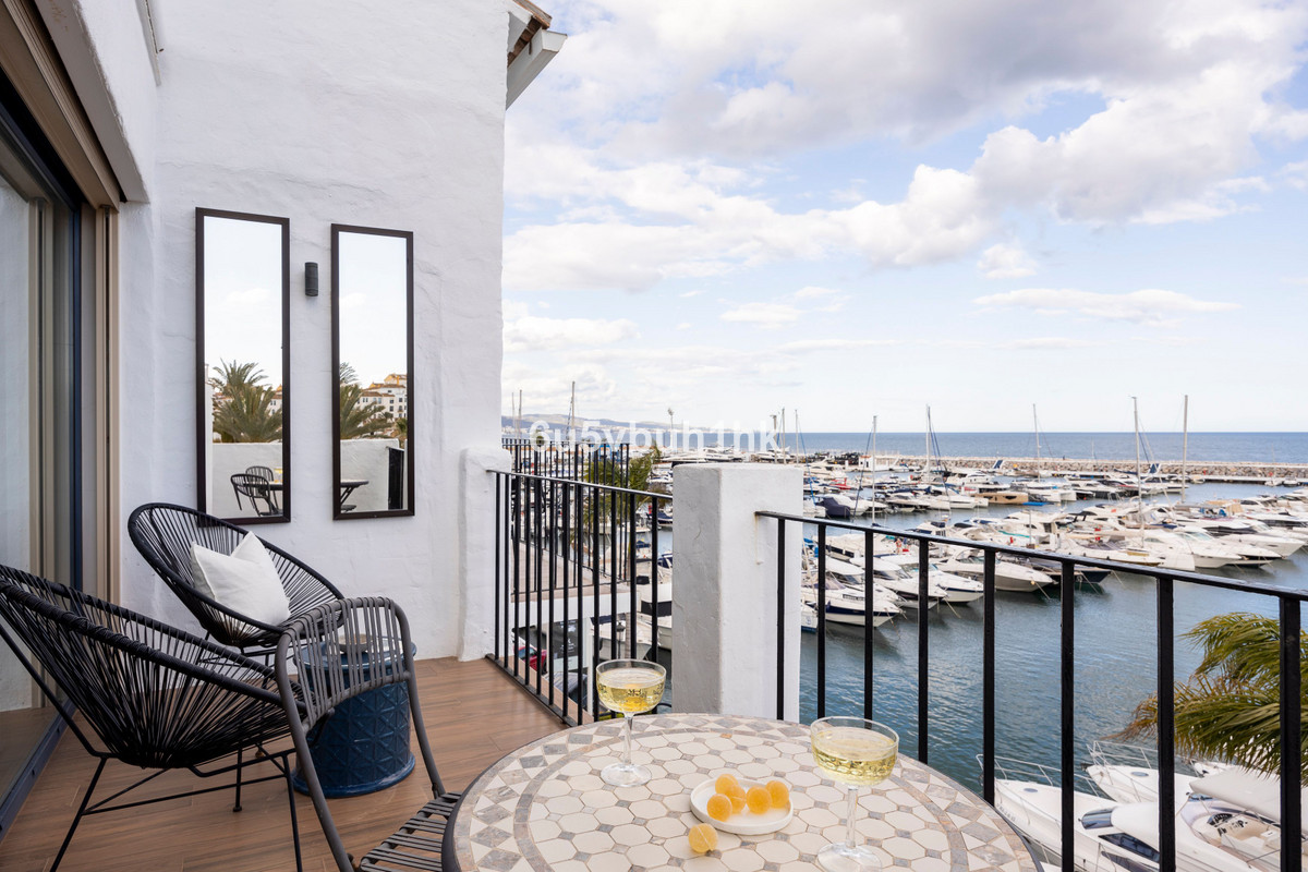 2 bedroom Penthouses for sale in Puerto Banús – R5041645 2 bedroom Penthouses for sale in Puerto Banús – R5041645