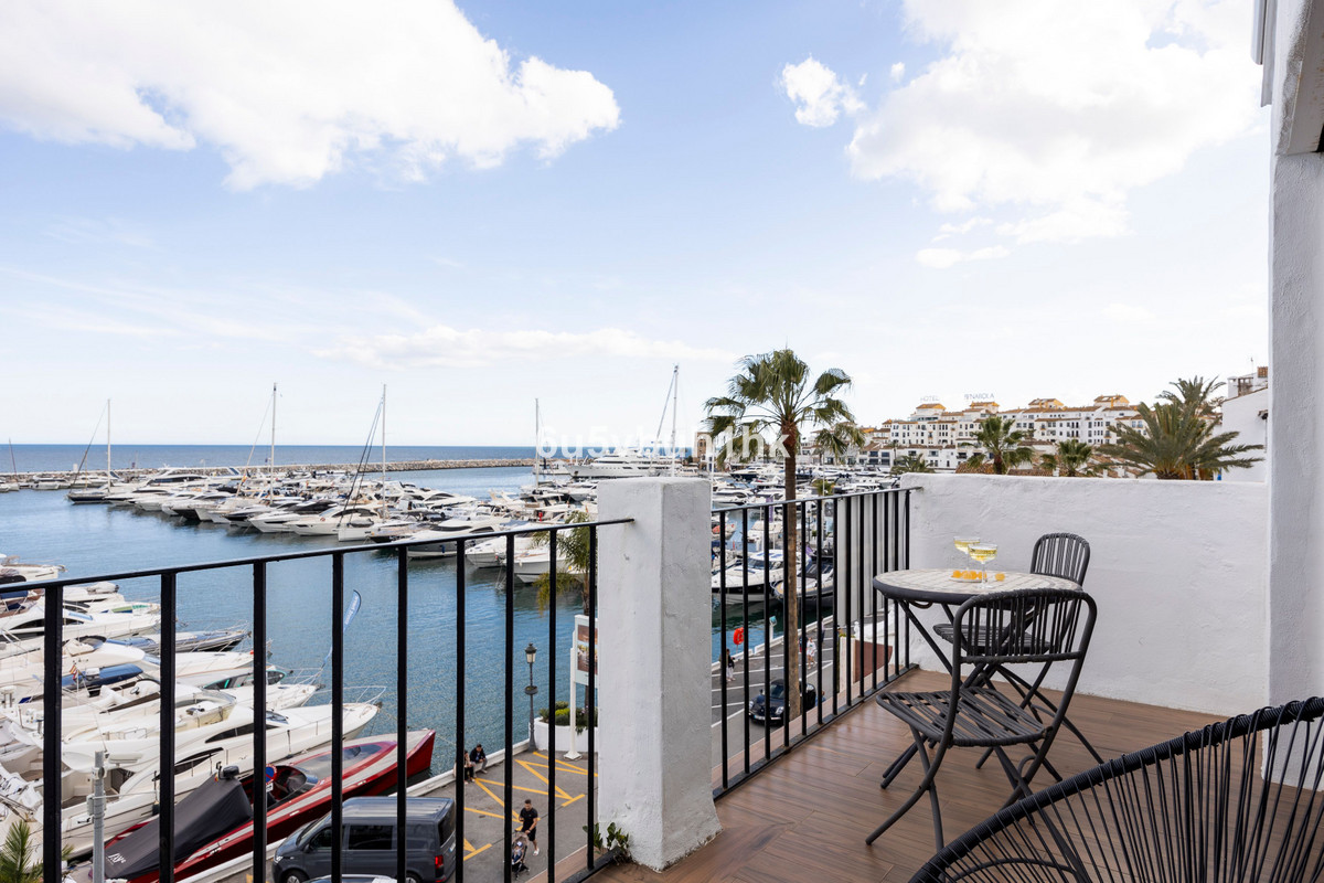 2 bedroom Penthouses for sale in Puerto Banús – R5041645 2 bedroom Penthouses for sale in Puerto Banús – R5041645