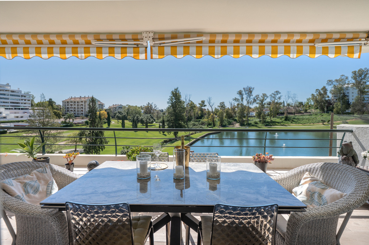 Apartamentos de 4 dormitorios en venta en Guadalmina Alta – R5349172 Apartamentos de 4 dormitorios en venta en Guadalmina Alta – R5349172