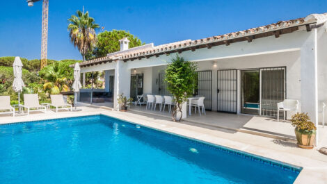 5 bedroom Villas for sale in Elviria – R5381857