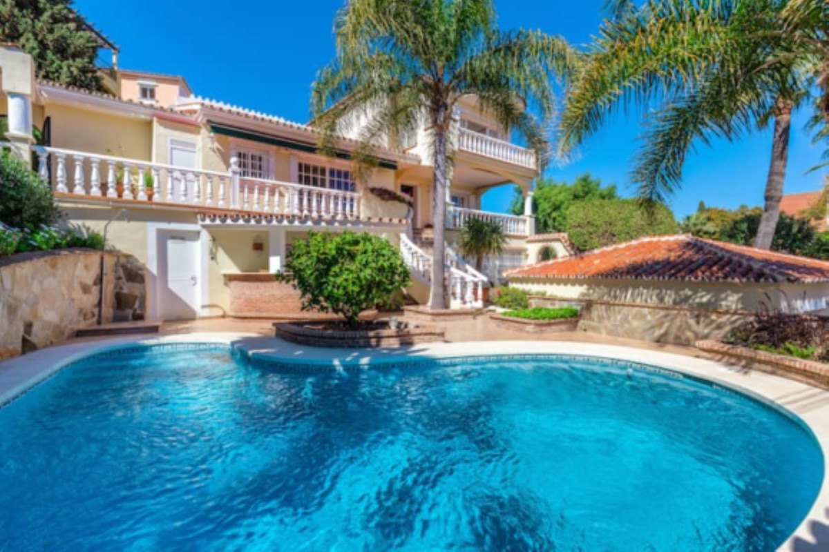 5 bedroom Villas for sale in Nueva Andalucía – R4682197 5 bedroom Villas for sale in Nueva Andalucía – R4682197