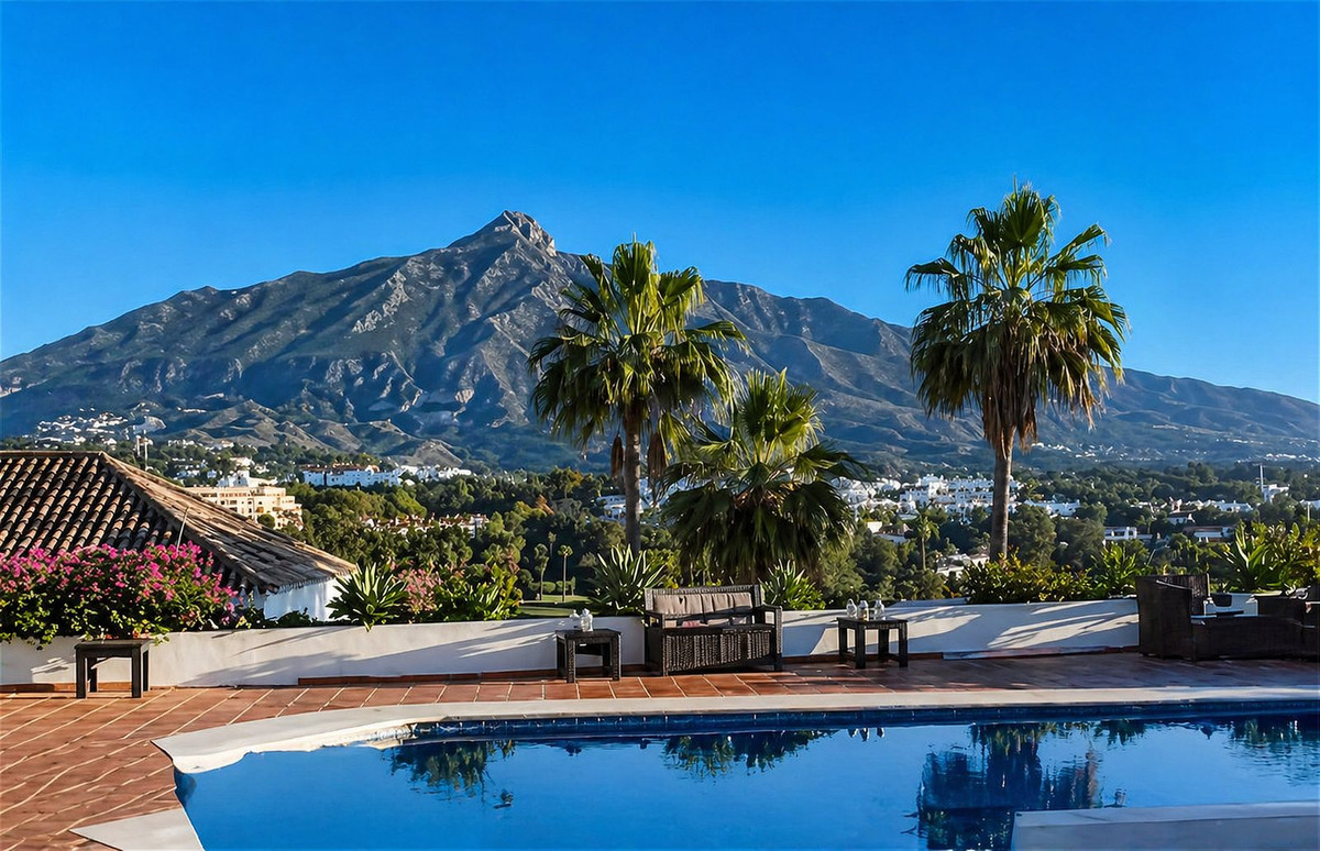 5 bedroom Villas for sale in Nueva Andalucía – R5106826 5 bedroom Villas for sale in Nueva Andalucía – R5106826