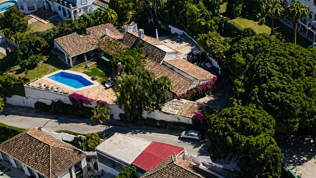 5 bedroom Villas for sale in Nueva Andalucía – R5106826 5 bedroom Villas for sale in Nueva Andalucía – R5106826