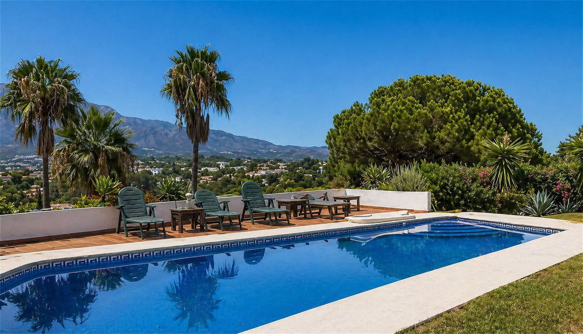 5 bedroom Villas for sale in Nueva Andalucía – R5106826 5 bedroom Villas for sale in Nueva Andalucía – R5106826