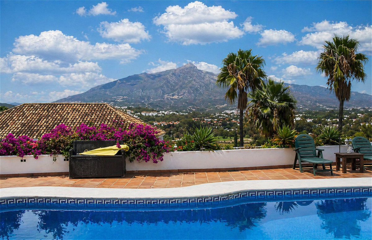 5 bedroom Villas for sale in Nueva Andalucía – R5106826 5 bedroom Villas for sale in Nueva Andalucía – R5106826