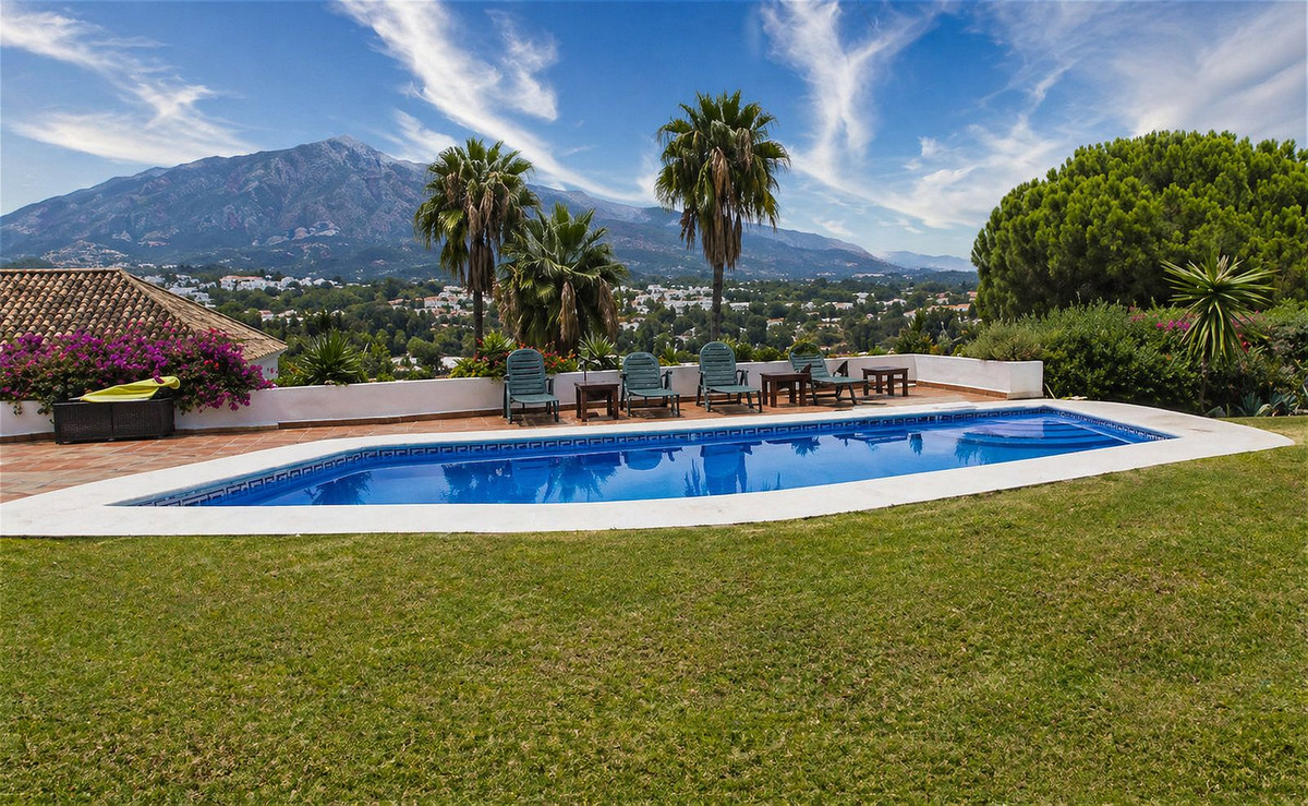 5 bedroom Villas for sale in Nueva Andalucía – R5106826 5 bedroom Villas for sale in Nueva Andalucía – R5106826