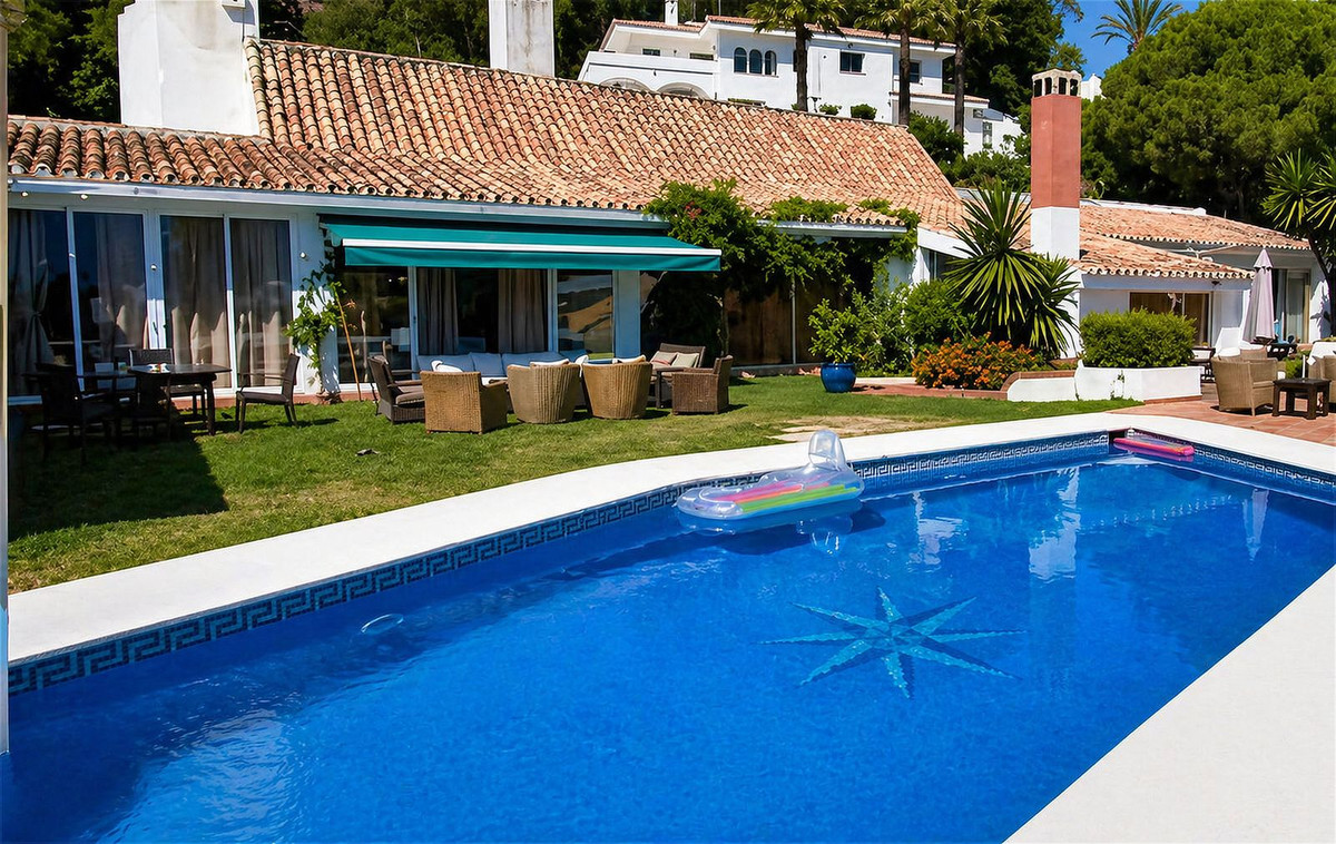 5 bedroom Villas for sale in Nueva Andalucía – R5106826 5 bedroom Villas for sale in Nueva Andalucía – R5106826