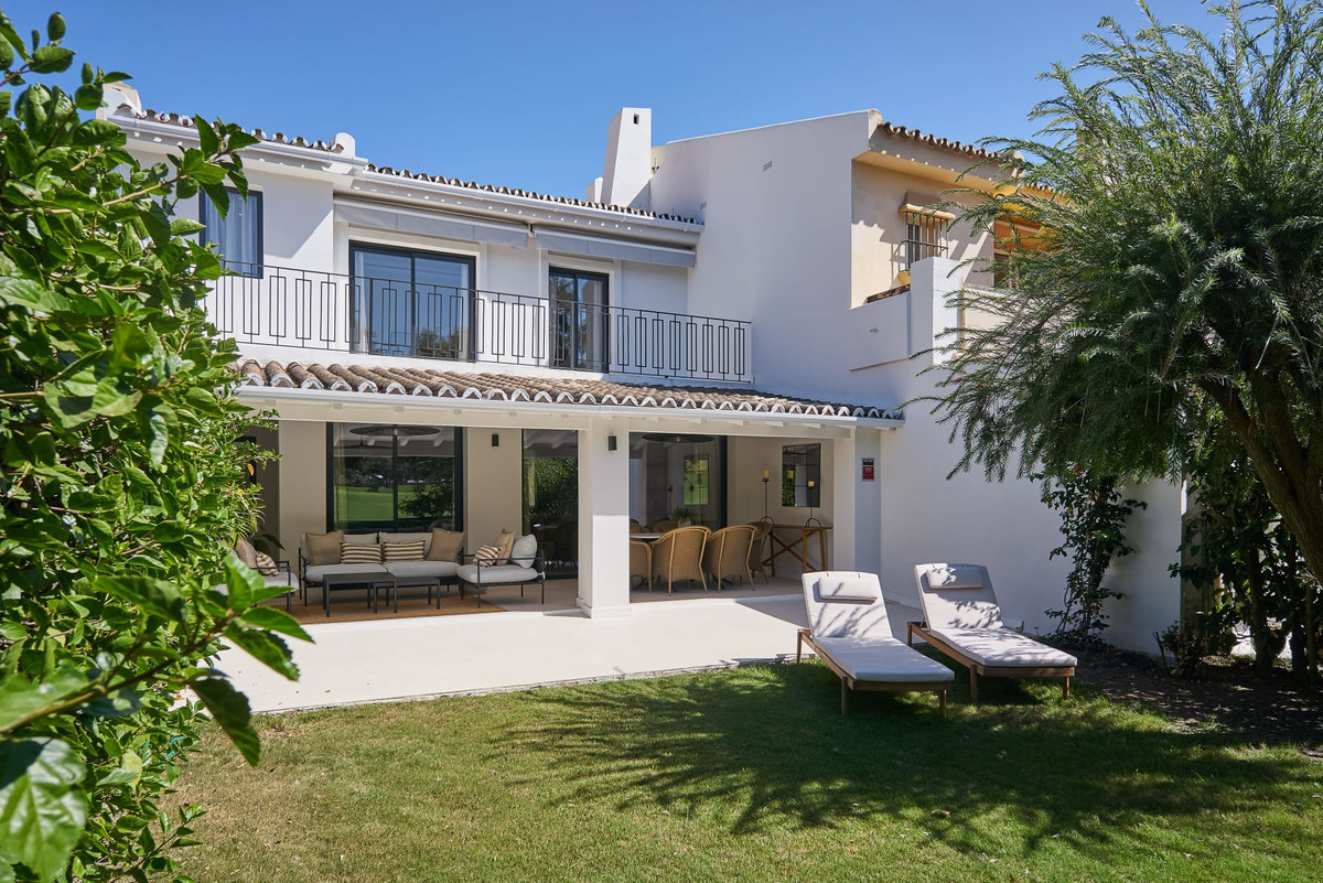 4 bedroom Townhouses for sale in Nueva Andalucía – R5438995 4 bedroom Townhouses for sale in Nueva Andalucía – R5438995