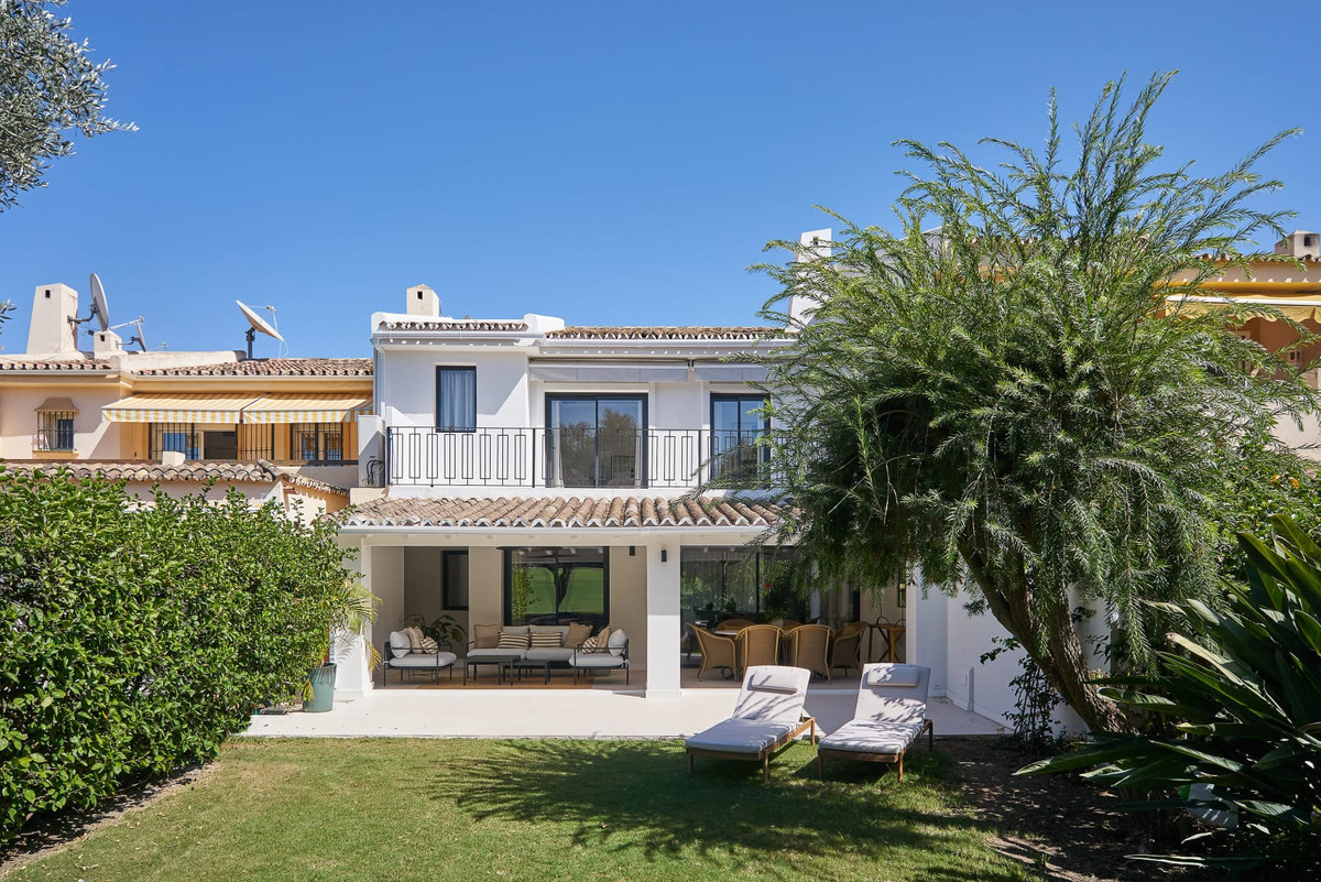 4 bedroom Townhouses for sale in Nueva Andalucía – R5438995 4 bedroom Townhouses for sale in Nueva Andalucía – R5438995