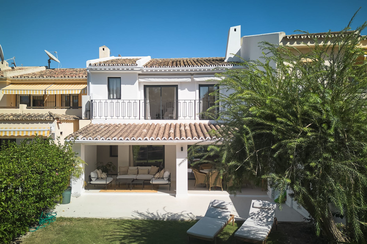 4 bedroom Townhouses for sale in Nueva Andalucía – R5438995 4 bedroom Townhouses for sale in Nueva Andalucía – R5438995