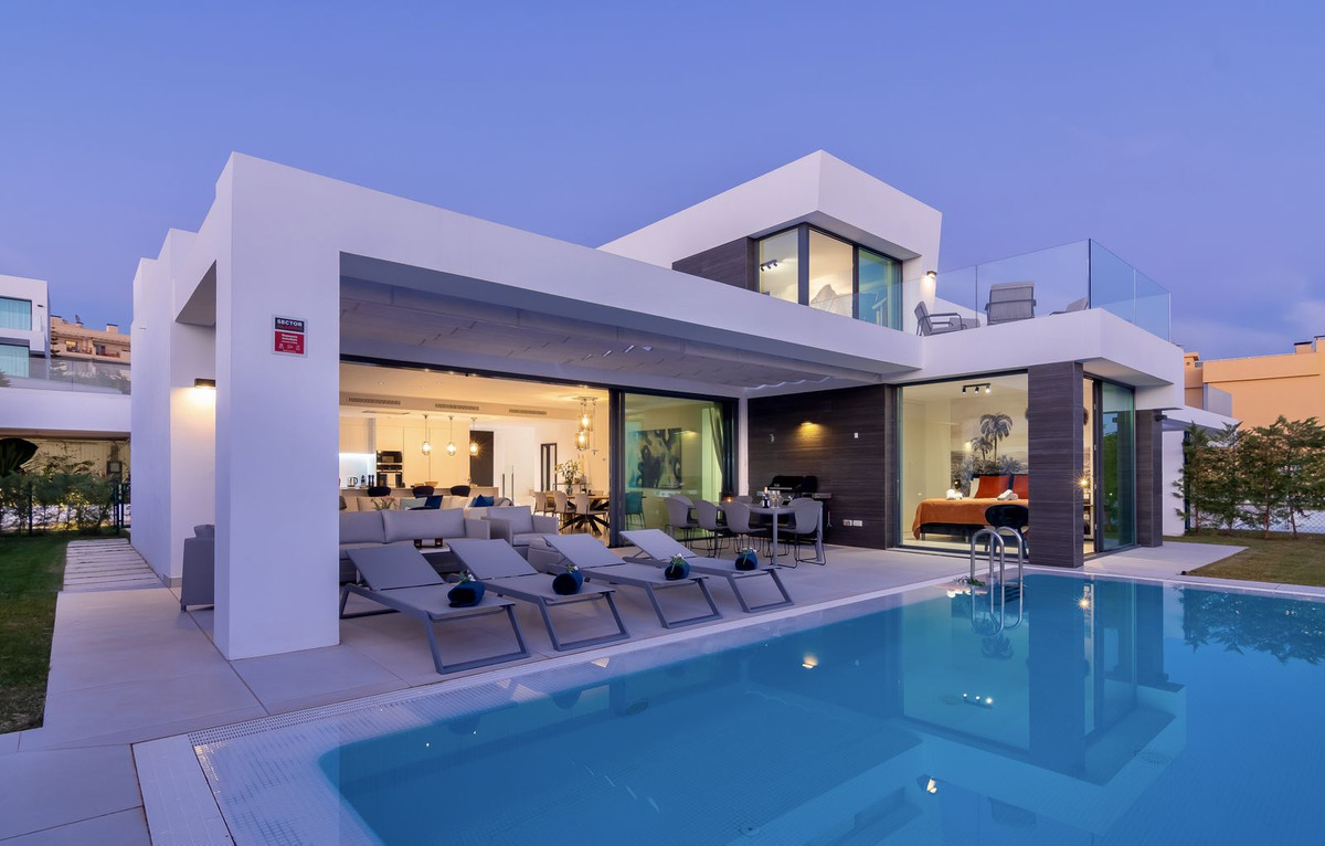 4 bedroom Villas for sale in Calahonda – R5300377 4 bedroom Villas for sale in Calahonda – R5300377