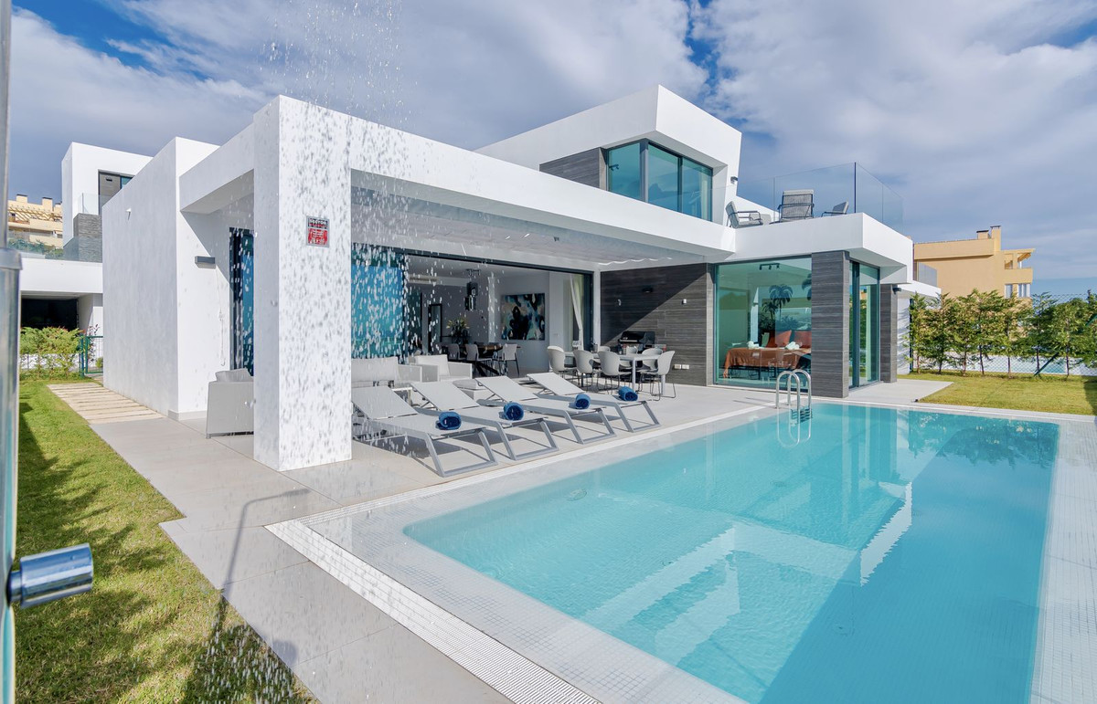 4 bedroom Villas for sale in Calahonda – R5300377 4 bedroom Villas for sale in Calahonda – R5300377