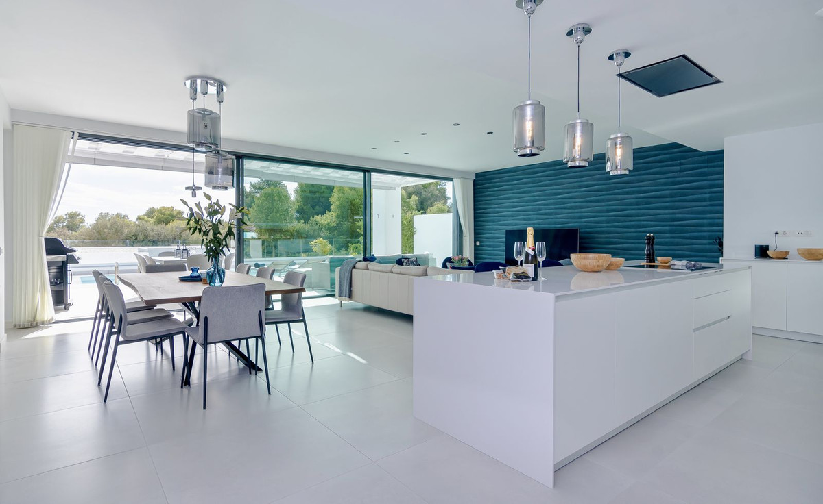4 bedroom Villas for sale in Calahonda – R5300377 4 bedroom Villas for sale in Calahonda – R5300377
