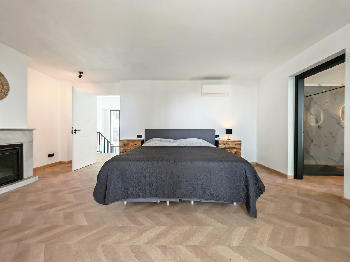 8 bedroom Villas for sale in Elviria – R5445391 8 bedroom Villas for sale in Elviria – R5445391