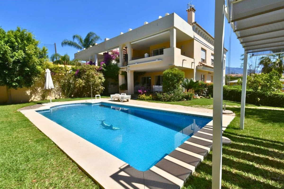 6 bedroom Semi-detached for sale in Guadalmina Alta – R5387791 6 bedroom Semi-detached for sale in Guadalmina Alta – R5387791