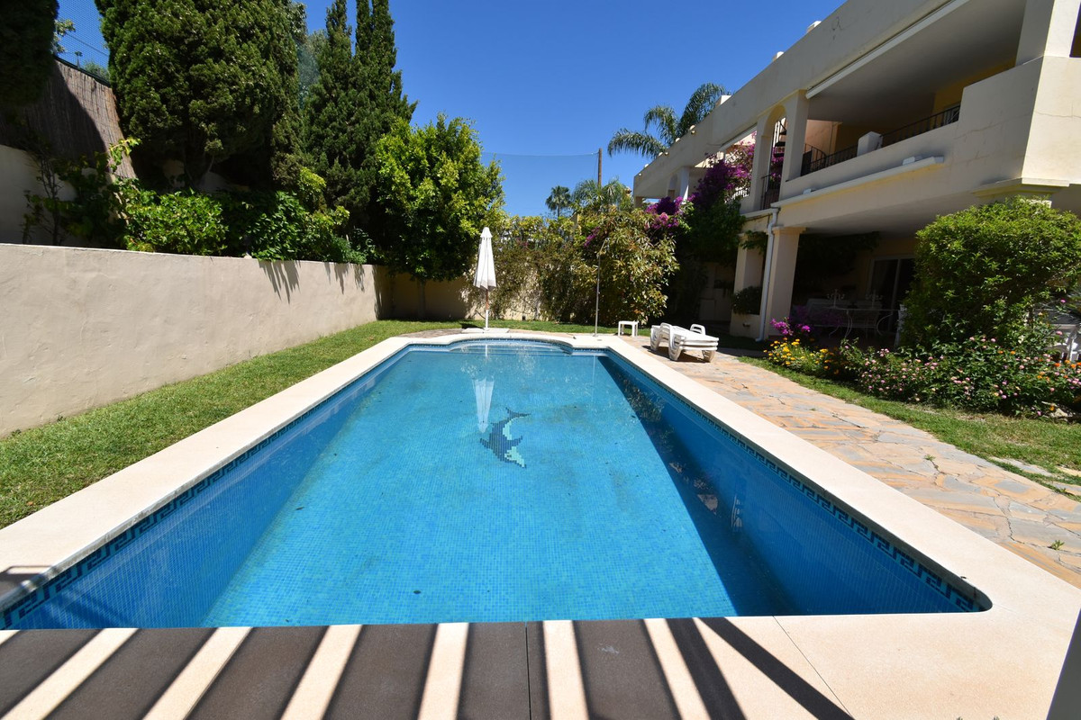 6 bedroom Semi-detached for sale in Guadalmina Alta – R5387791 6 bedroom Semi-detached for sale in Guadalmina Alta – R5387791
