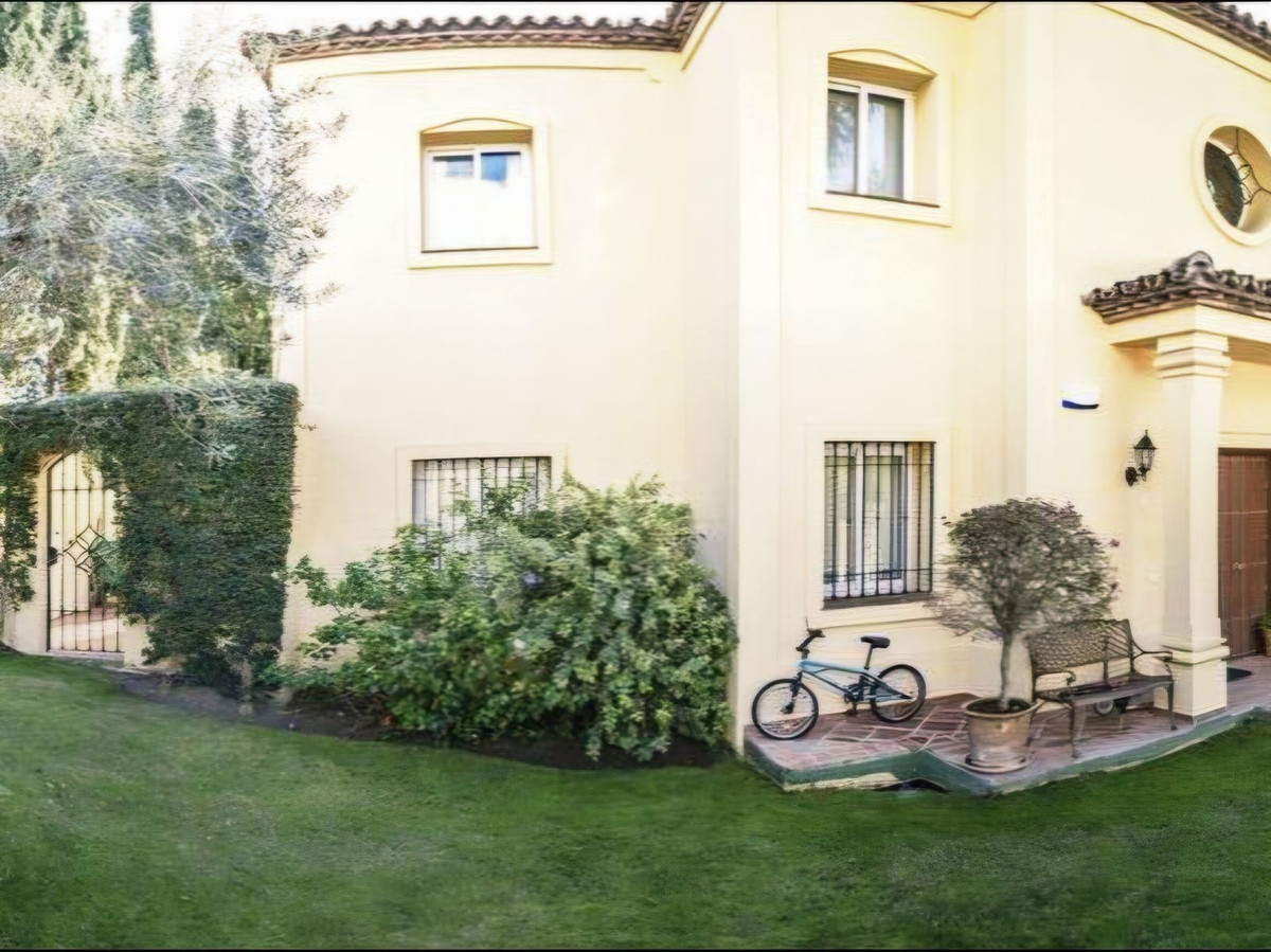 Villas de 5 dormitorios en venta en Nueva Andalucía – R5402329 Villas de 5 dormitorios en venta en Nueva Andalucía – R5402329