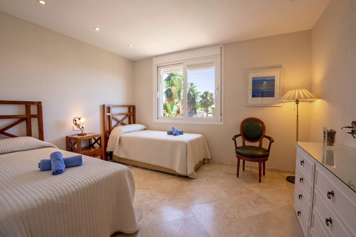 6 bedroom Villas for sale in Riviera del Sol – R5432296 6 bedroom Villas for sale in Riviera del Sol – R5432296