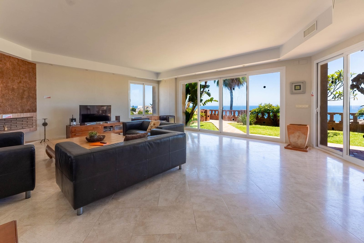 6 bedroom Villas for sale in Riviera del Sol – R5432296 6 bedroom Villas for sale in Riviera del Sol – R5432296