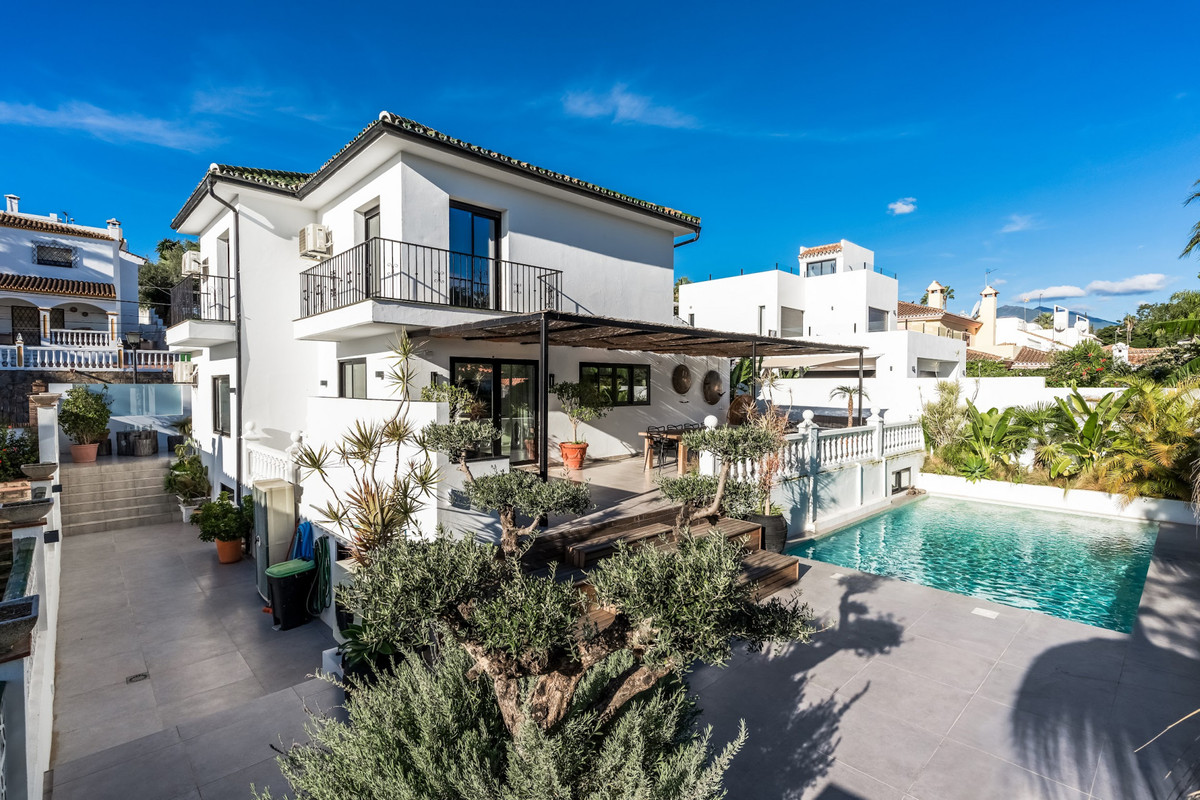 5 bedroom Villas for sale in Nueva Andalucía – R4892512 5 bedroom Villas for sale in Nueva Andalucía – R4892512