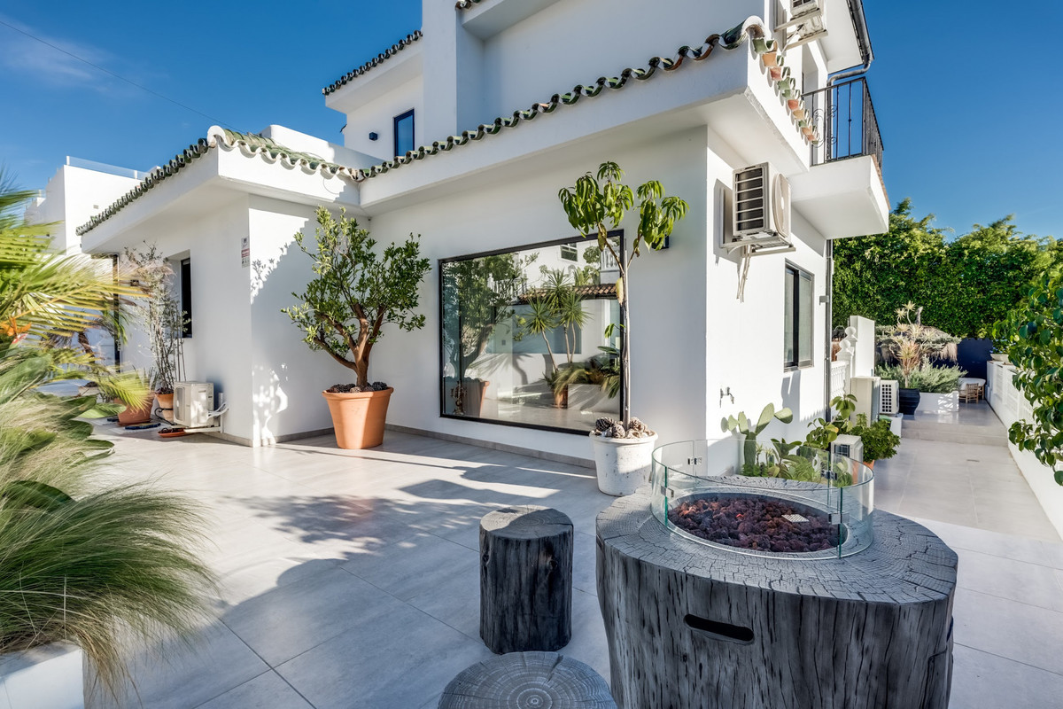 5 bedroom Villas for sale in Nueva Andalucía – R4892512 5 bedroom Villas for sale in Nueva Andalucía – R4892512