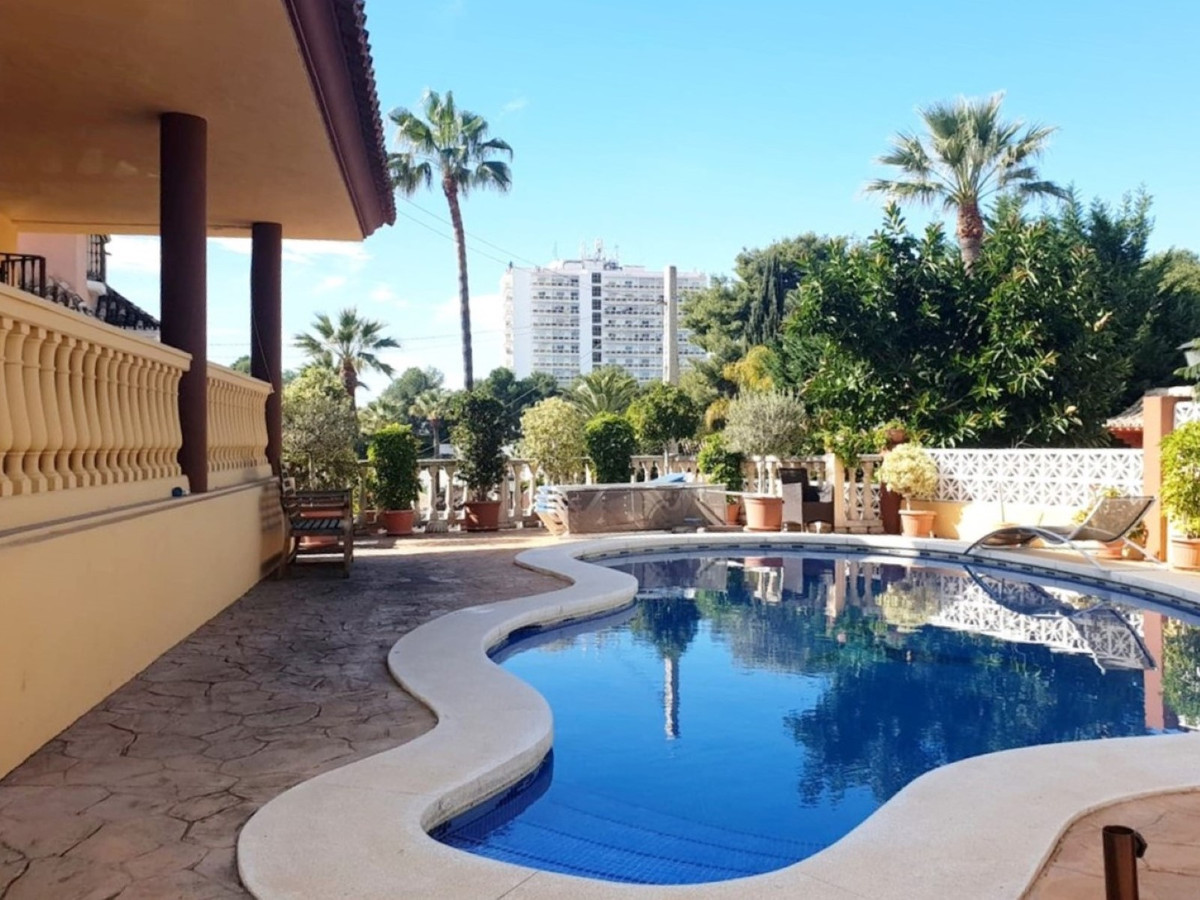 5 bedroom Villas for sale in Nueva Andalucía – R3780094 5 bedroom Villas for sale in Nueva Andalucía – R3780094