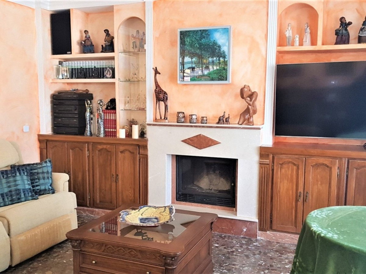 5 bedroom Villas for sale in Nueva Andalucía – R3780094 5 bedroom Villas for sale in Nueva Andalucía – R3780094