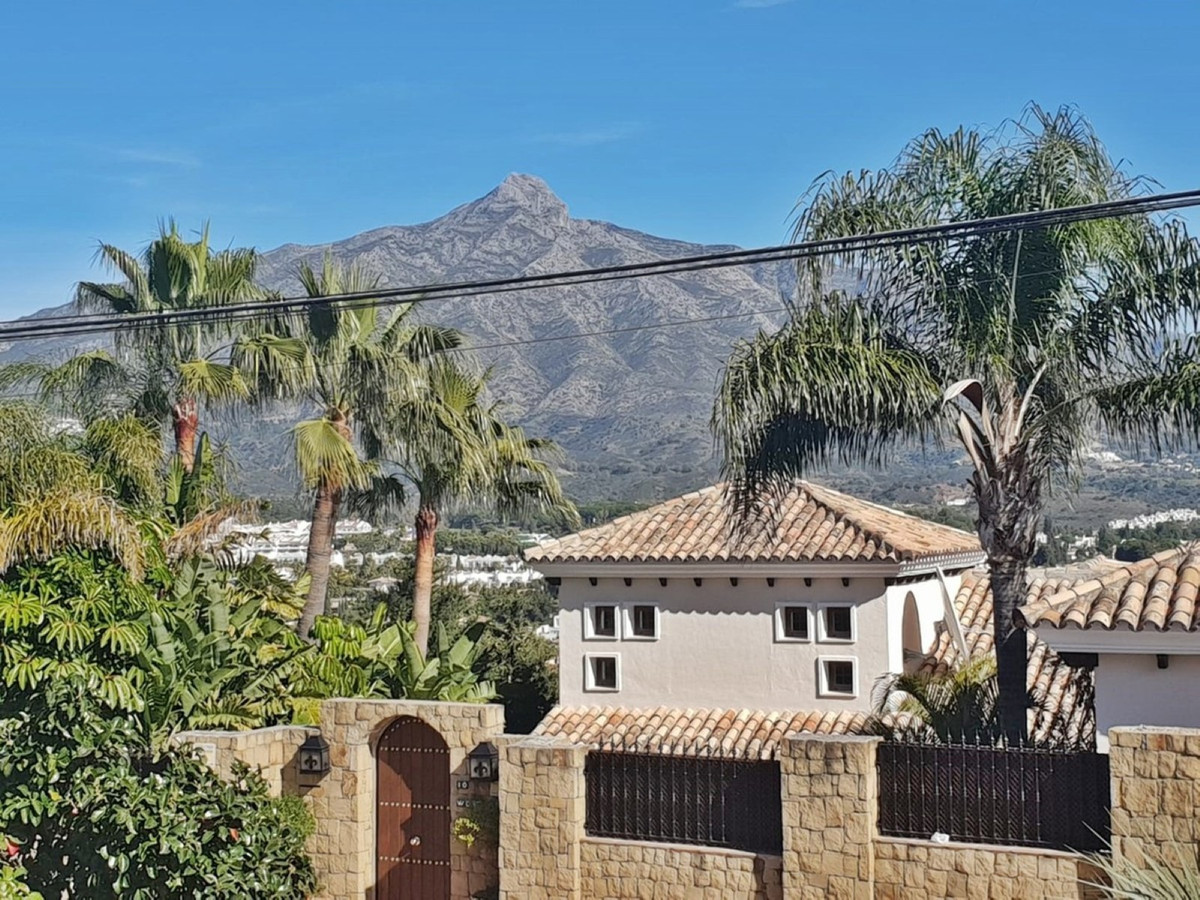5 bedroom Villas for sale in Nueva Andalucía – R3780094 5 bedroom Villas for sale in Nueva Andalucía – R3780094