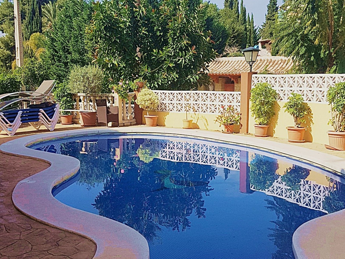 5 bedroom Villas for sale in Nueva Andalucía – R3780094 5 bedroom Villas for sale in Nueva Andalucía – R3780094