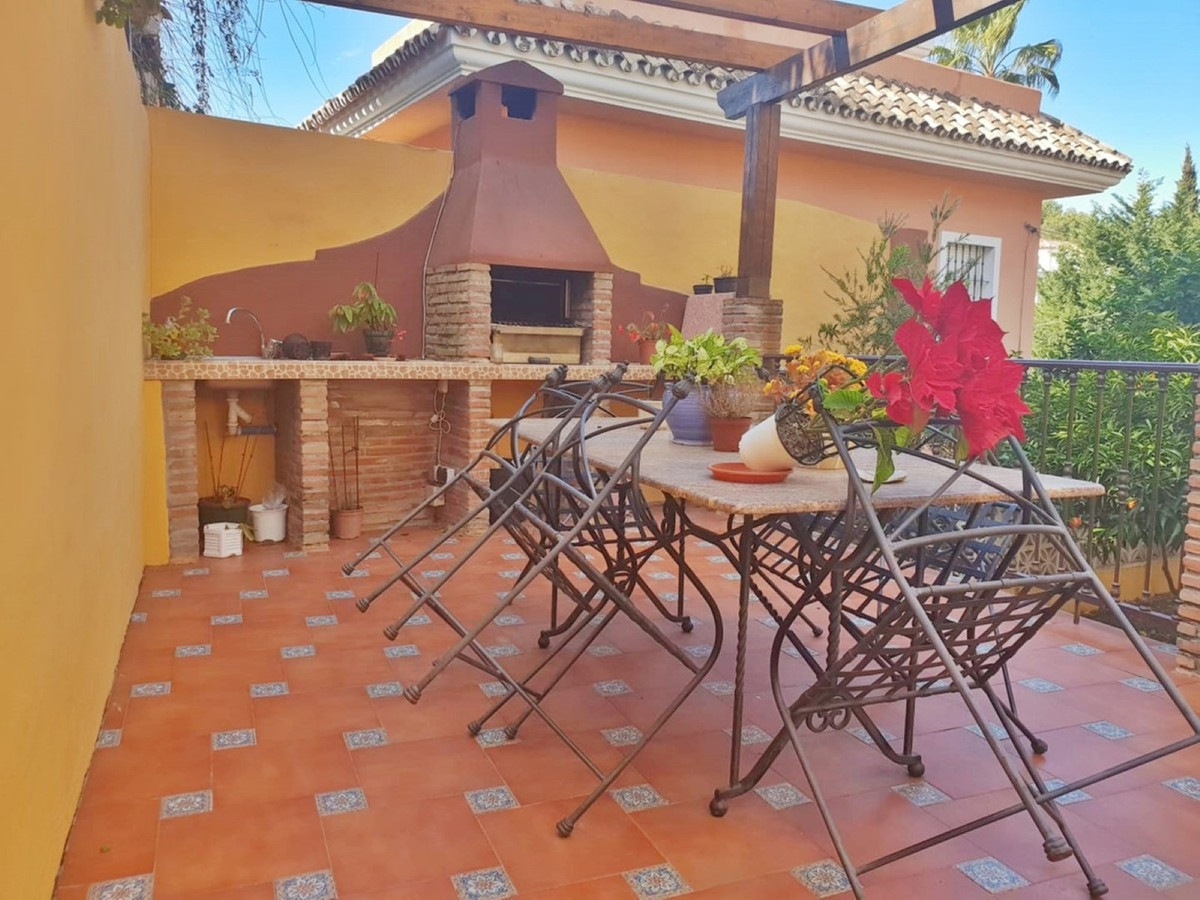 5 bedroom Villas for sale in Nueva Andalucía – R3780094 5 bedroom Villas for sale in Nueva Andalucía – R3780094