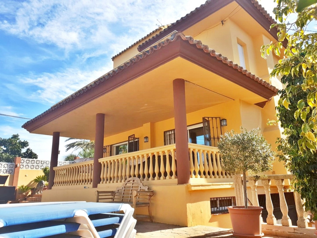5 bedroom Villas for sale in Nueva Andalucía – R3780094 5 bedroom Villas for sale in Nueva Andalucía – R3780094