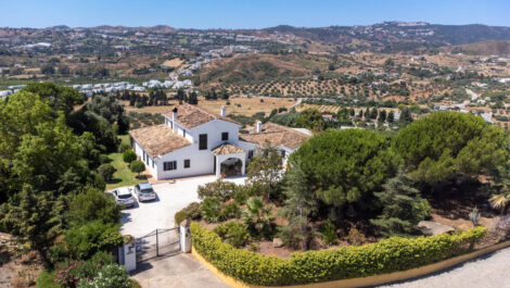 Villas de 4 dormitorios en venta en La Cala de Mijas – R5080252