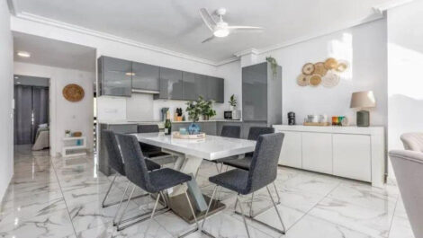 Apartamentos de 3 dormitorios en venta en Nueva Andalucía – R5445025
