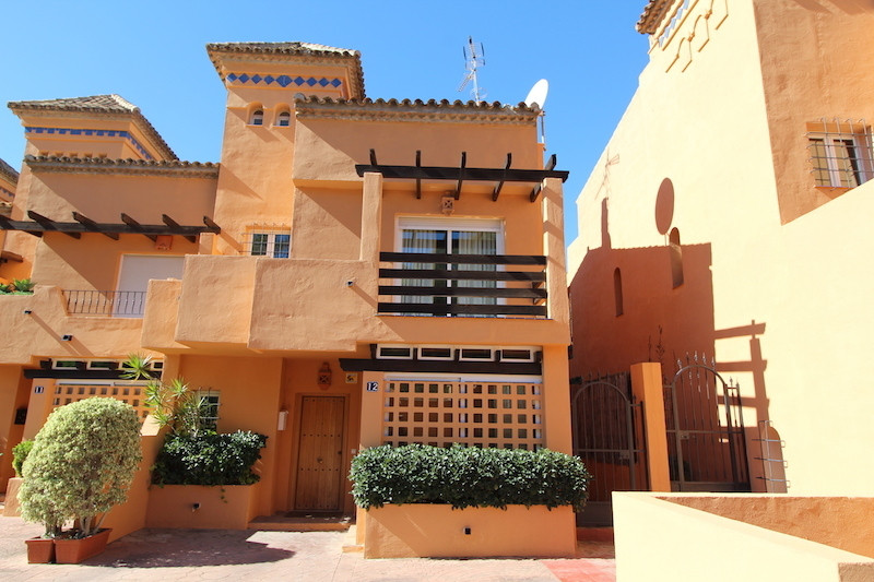 Pareados de 4 dormitorios en venta en Milla de Oro – R5374804 Pareados de 4 dormitorios en venta en Milla de Oro – R5374804