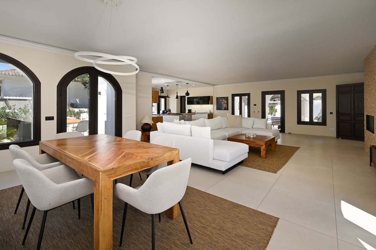 Villas de 6 dormitorios en venta en Marbesa – R5219554 Villas de 6 dormitorios en venta en Marbesa – R5219554