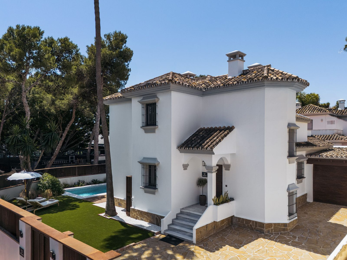6 bedroom Villas for sale in Puerto Banús – R5430589 6 bedroom Villas for sale in Puerto Banús – R5430589